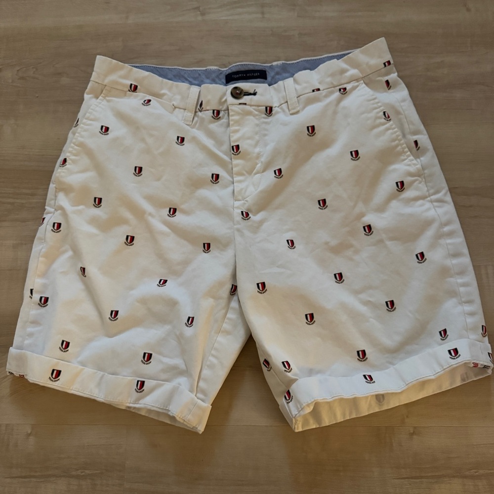 Tommy Hilfiger - Stylized Hilfiger logos - Dress shorts